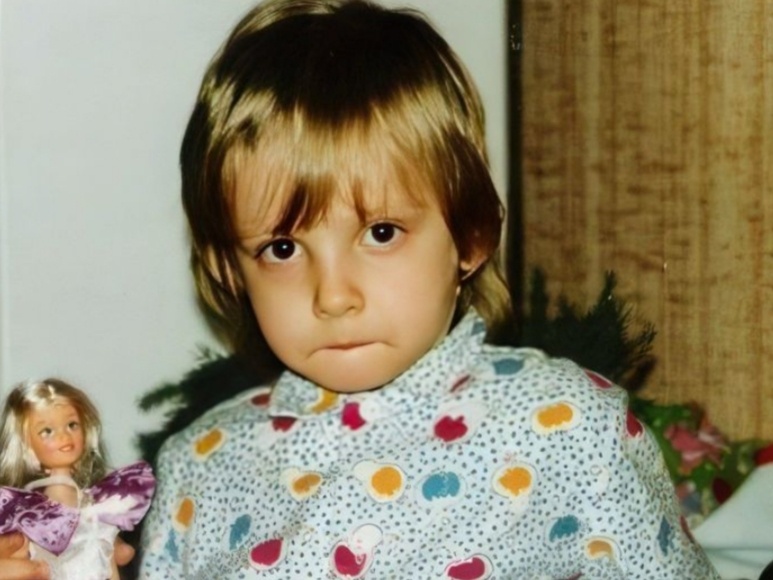 Полина в детстве
