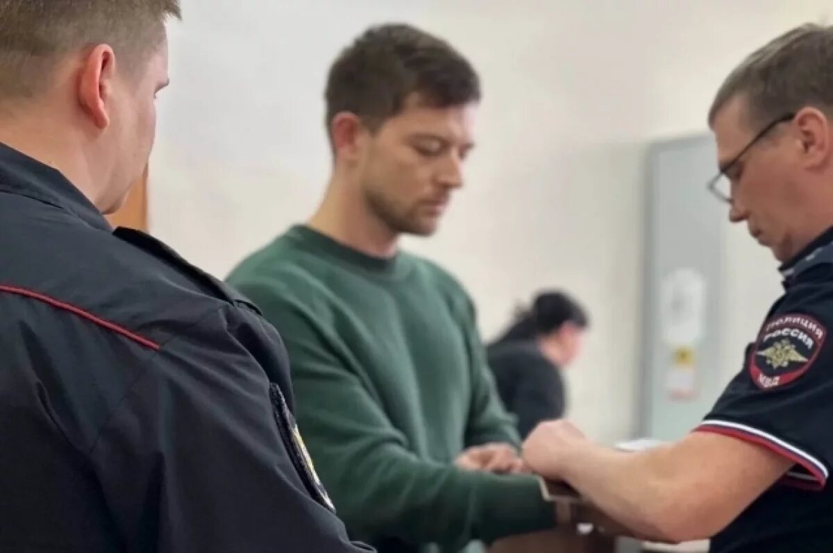    На Урале бывший сотрудник ИК получил 4 года колонии за помощь осужденным