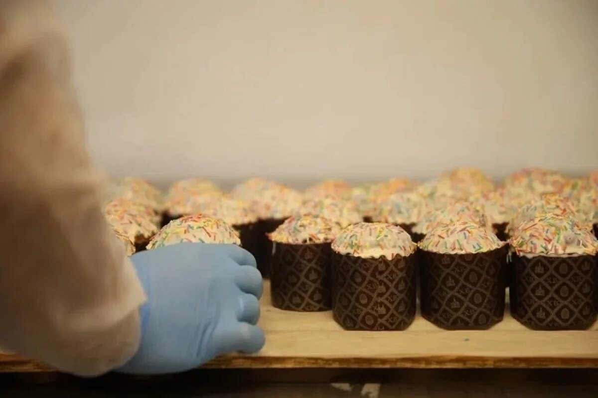    К Пасхе медиков уральской столицы традиционно угостят освящёнными куличами