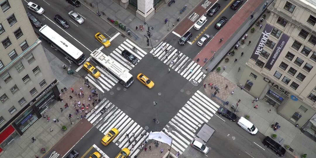 Как перестраиваться в плотном потоке без стресса: пошаговая инструкция для водителей