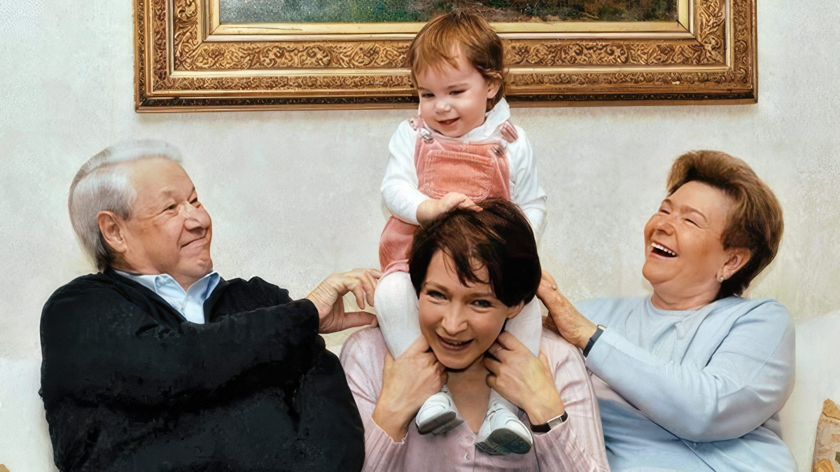 Маша с бабушкой и дедушкой 