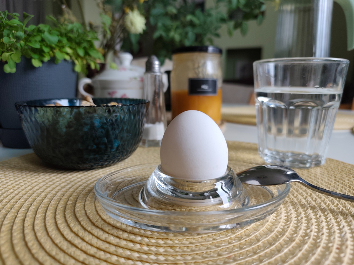 Это моя подставка, у меня три штуки – для нас с мужем и вдруг кто-то остановится из родных и будет с нами завтракать. Но уже думаю, что на дачу надо набор побольше, там нас летом и по 5-6 человек ночует. 