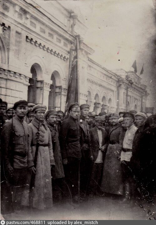 М.И. Калинин на перроне Омского вокзала, 1920 г.