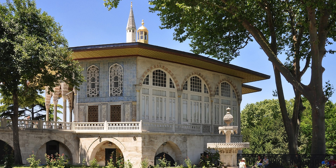 От дворца до ларька: шокирующая история слова «киоск»