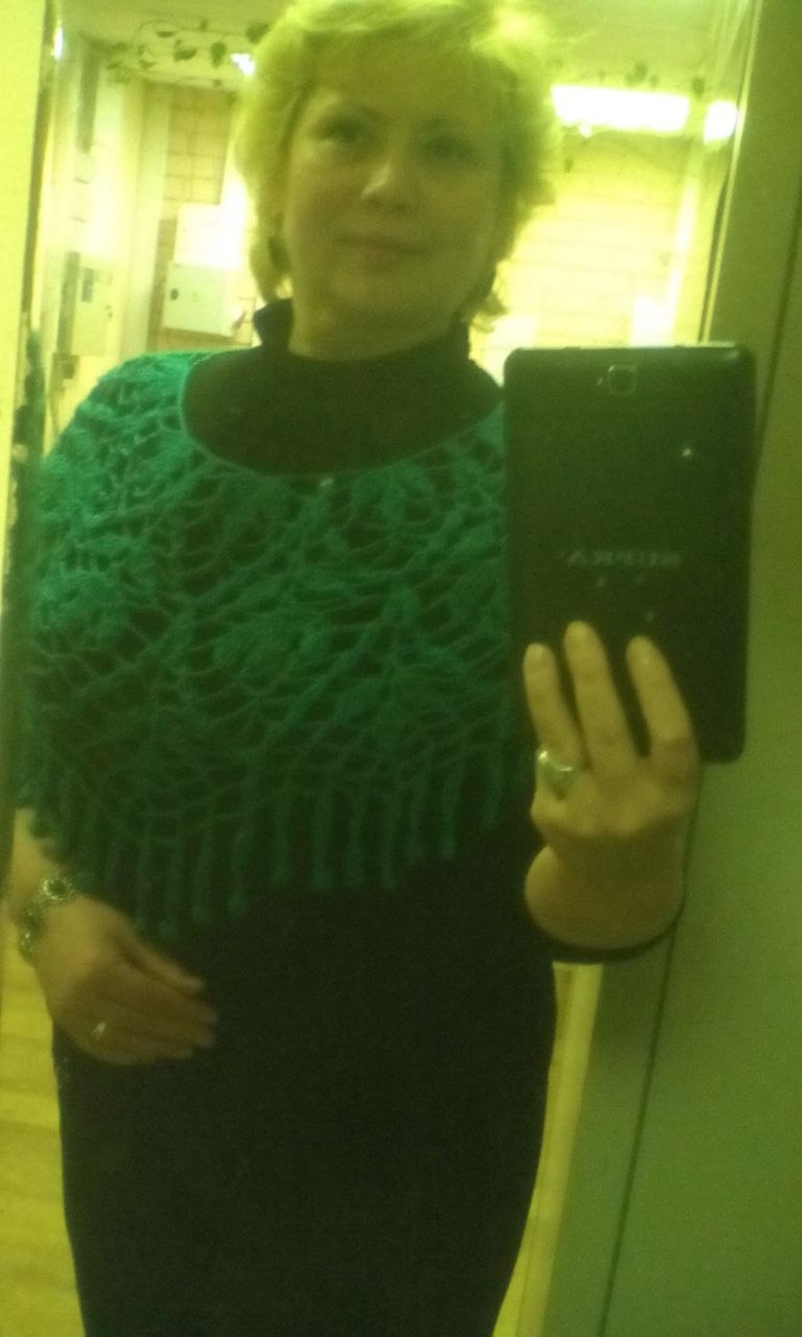 Здесь я на работе в операторской. Мне 45. Модничаю)) Фото автора. 