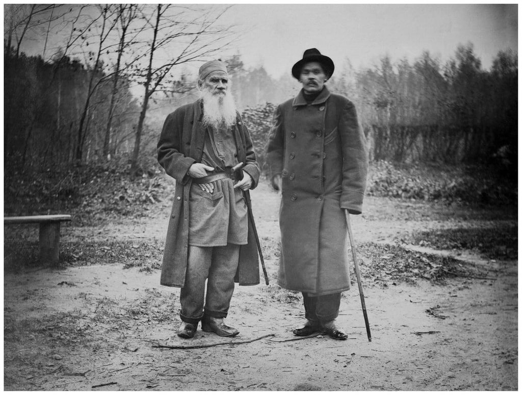 Лев Толстой и Максим Горький. 1900 год