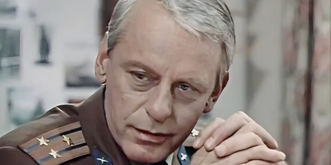 Он мог стать лётчиком, но стал звездой экрана: удивительная судьба Всеволода Сафонова в 18 фактах