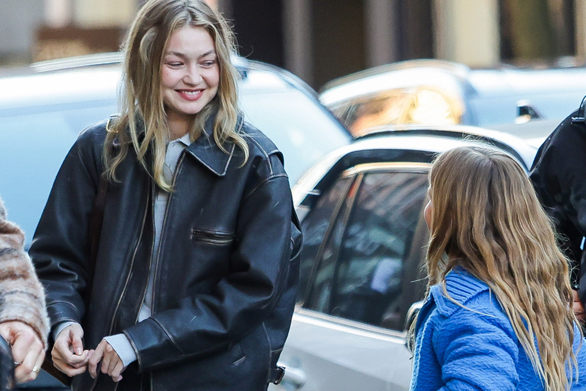     Мачеха довольна: Джиджи Хадид вместе с 9-летней дочерью Ирины Шейк и Брэдли Купера сняли папарацци