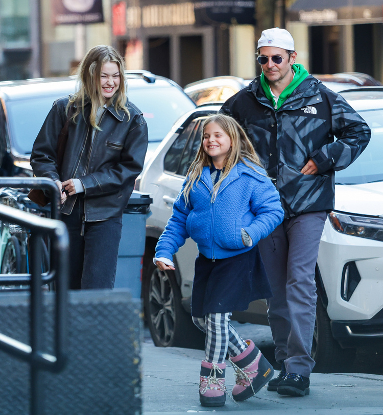    Джиджи Хадид с Брэдли Купером и его дочерьюLegion-Media