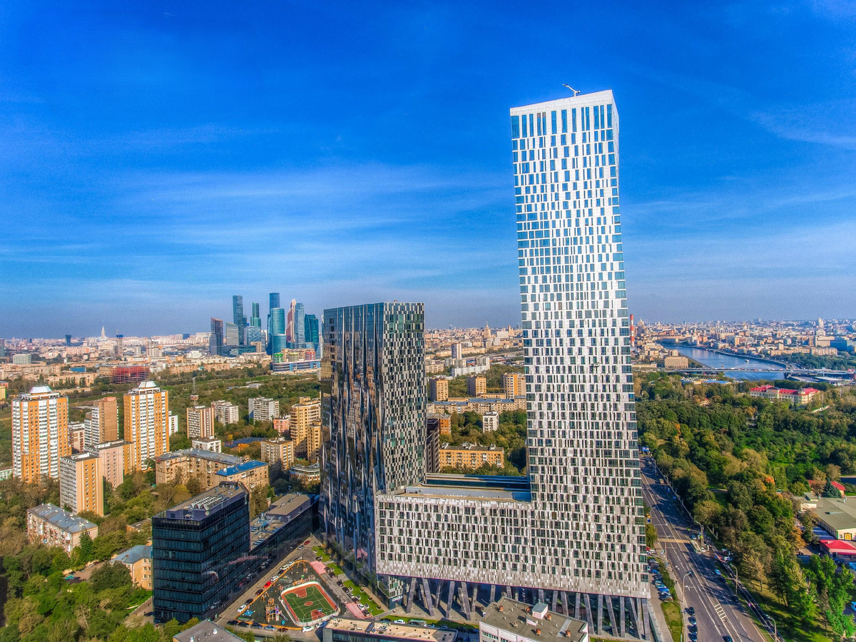 Здесь не нужно придумывать легенду: у этой локации уже есть свой культурный код.