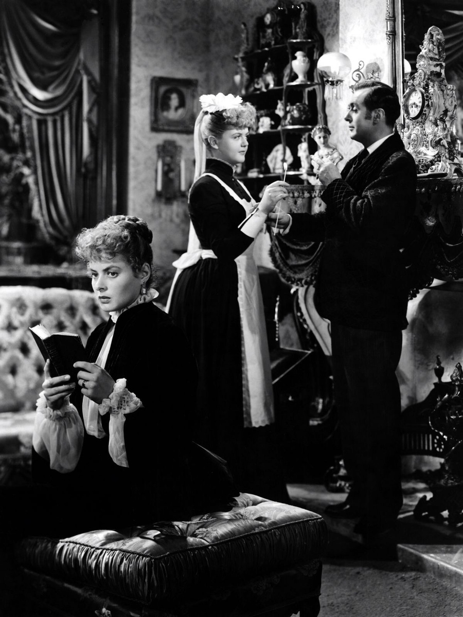 Кстати, термин «газлайтинг» пошел именно отсюда!