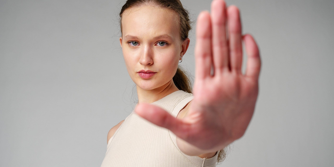 Как остановить хамство за 5 секунд: фраза, которую ненавидят все хамы