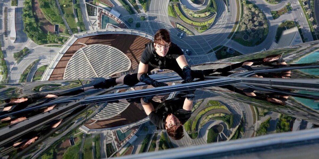 Том Круз, Джеки Чан, Мишель Йео и другие актеры, которые сами выполняют трюки на съемках