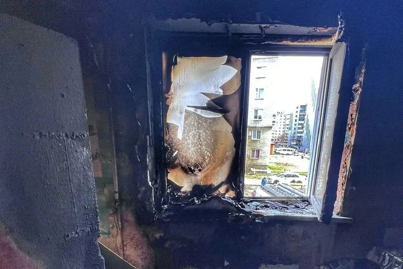 В Кургане горела квартира в трехэтажном доме по улице Калинина
