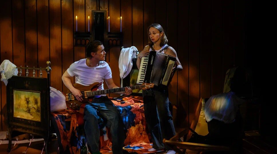 5 спектаклей МХТ о кризисе среднего возраста