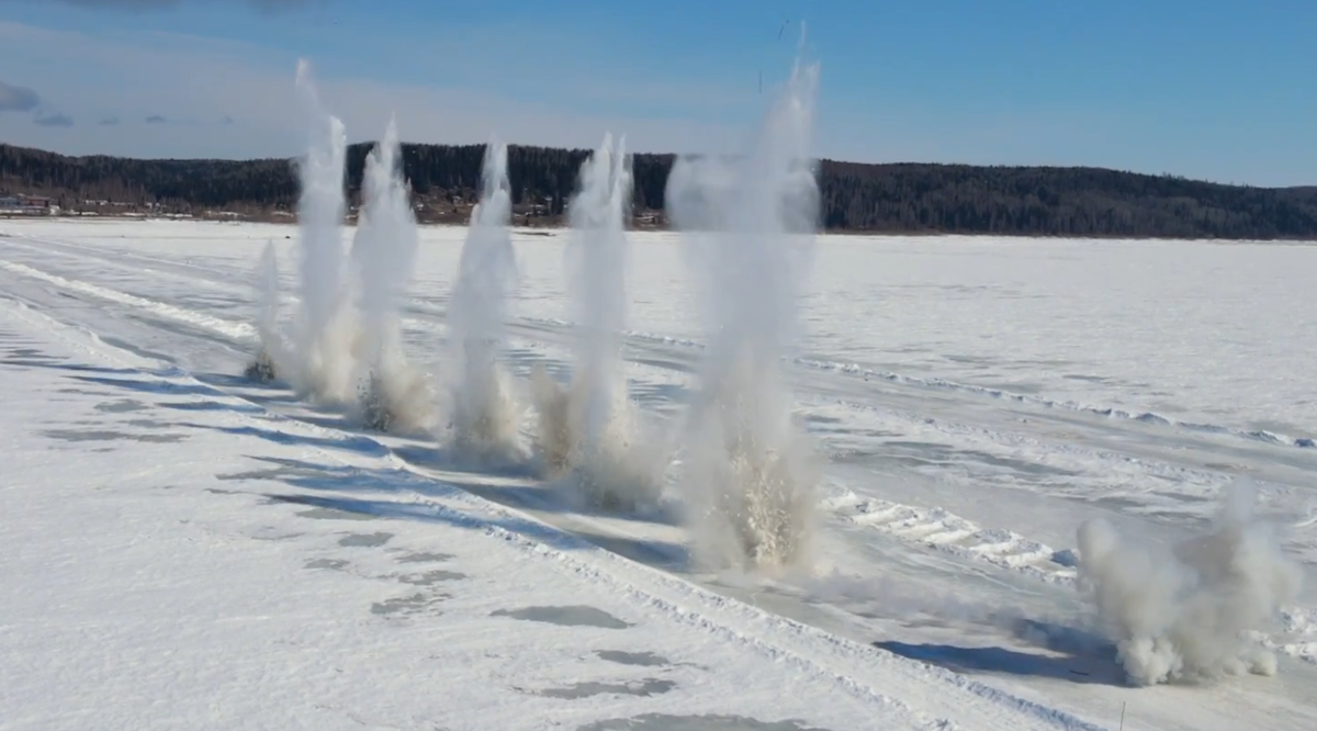    В Югре начались ледовзрывные работы на Оби