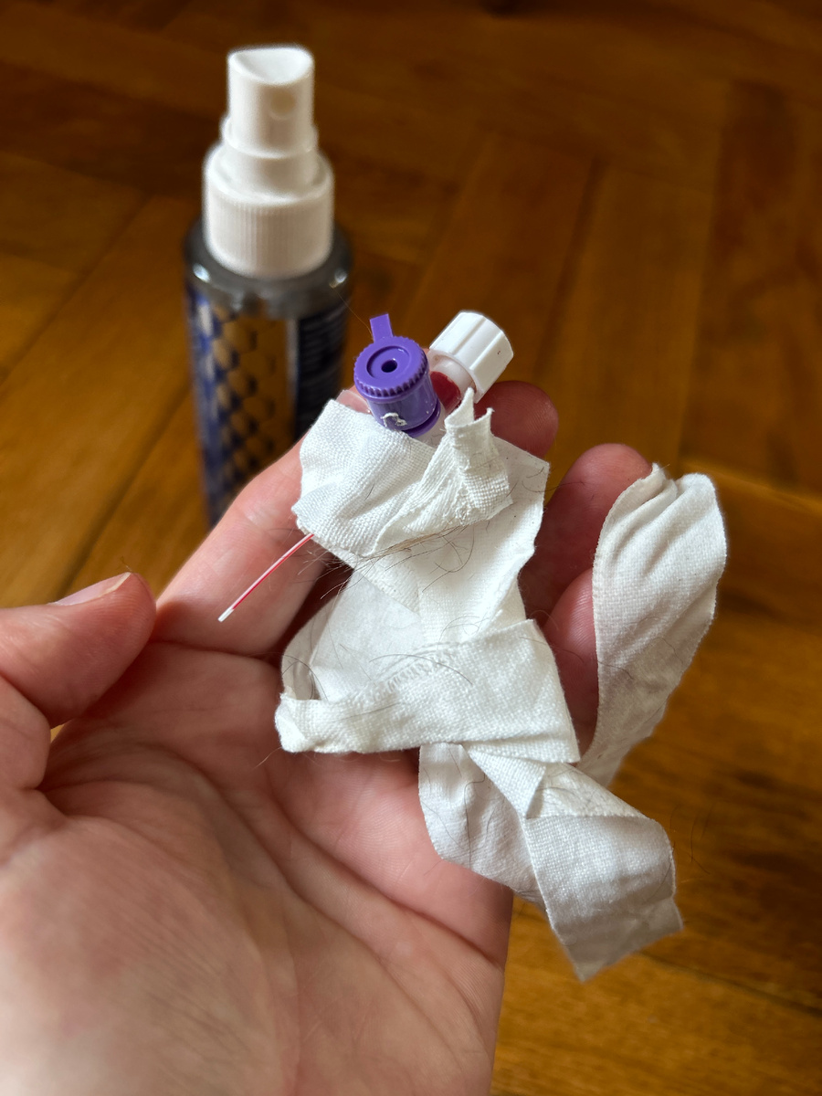 Вот так легко отходит пластырь после обработки средством