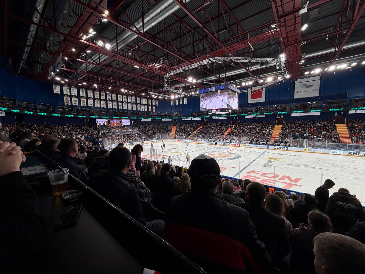 Вид с пресс-трибуны арены «Металлург»,