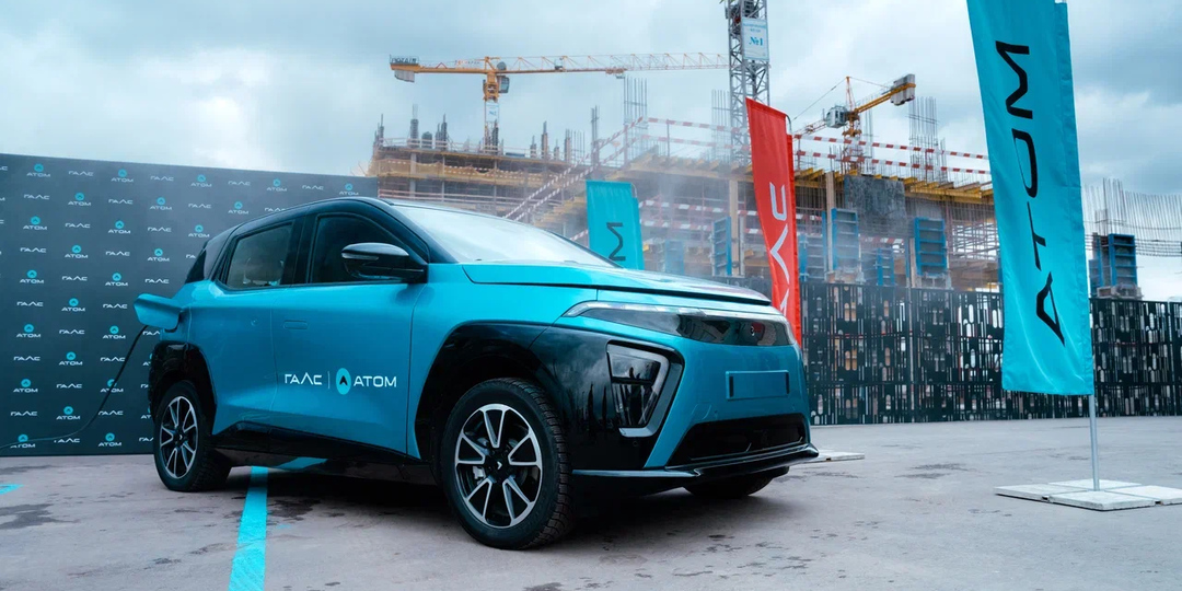 В объектах «Галс-Девелопмент» можно будет взять в каршеринг электромобиль Атом