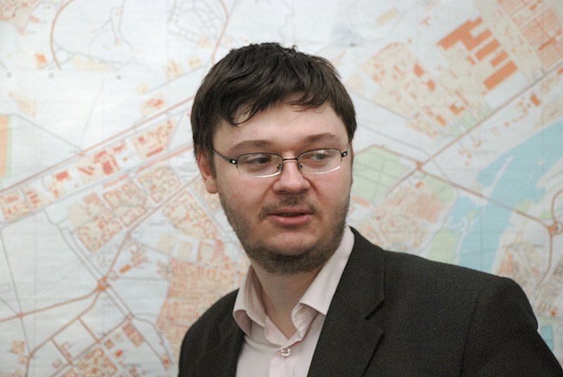 На фоне Красноярска. 