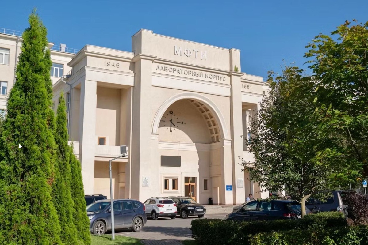    На основе сульфидных нано-кристаллов были изготовлены тонкие пленки. Это первое исследование оптических свойств таких пленок, которое открывает новые возможности для создания компактных модовых синхронизаторов, Q-переключателей, оптических ограничителей для лазеров и генераторов высоких гармоник в ИК-диапазоне.