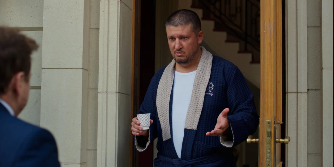 Торты за миллионы, тюрьма для любовницы и тайный развод: Ренату Агзамову — 45