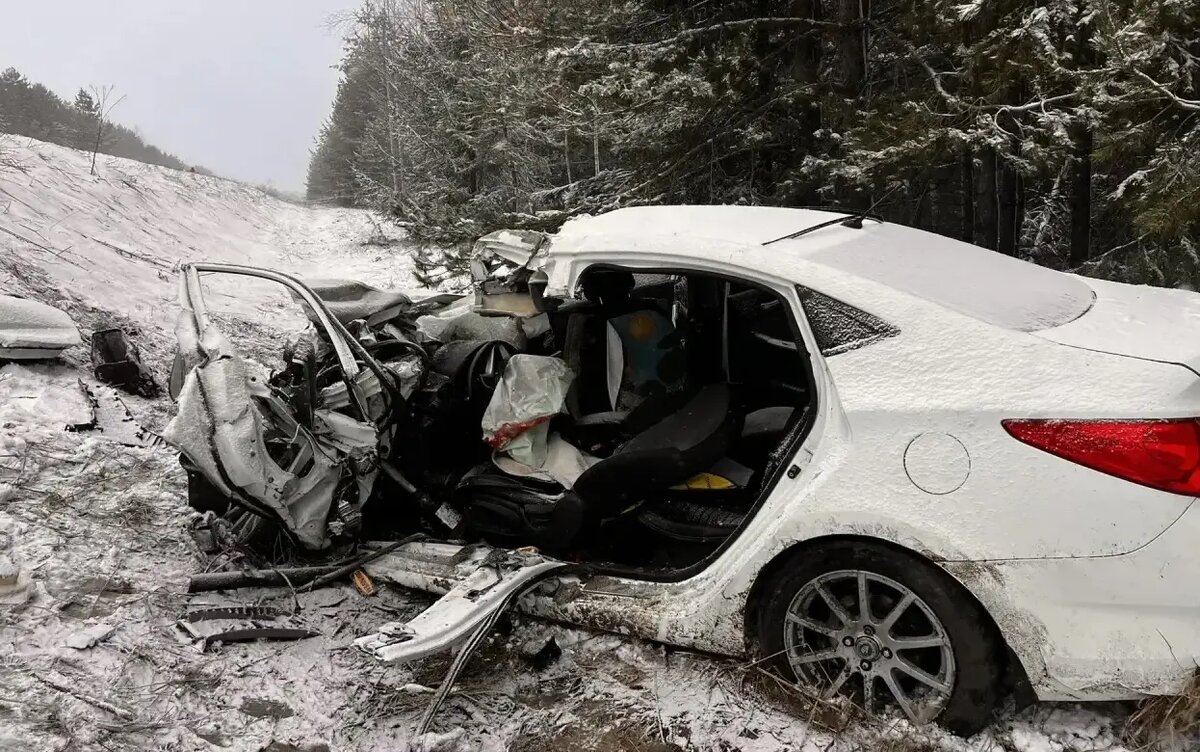    Пассажирка легковушки погибла в ДТП с мусоровозом под Ижевском