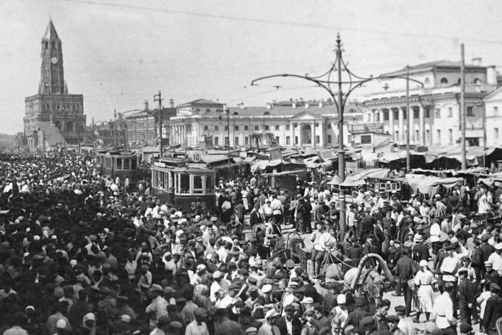 Сухаревская площадь в начале XX века. Сейчас здесь проходит трасса Садового кольца