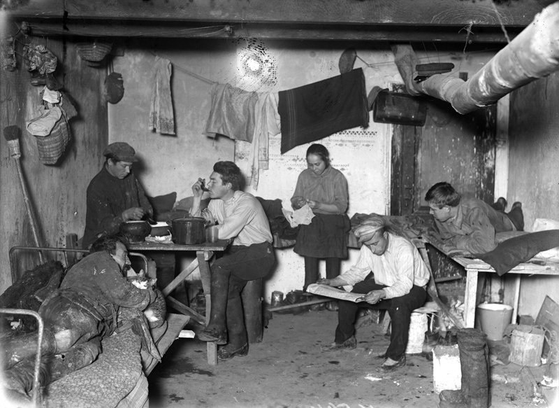 Комната рабочего общежития, 1928