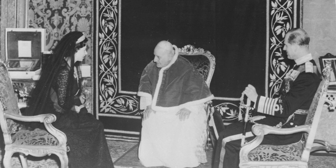 Бриллиантовая тиара и чёрная вуаль для королевы Елизаветы II в Ватикане