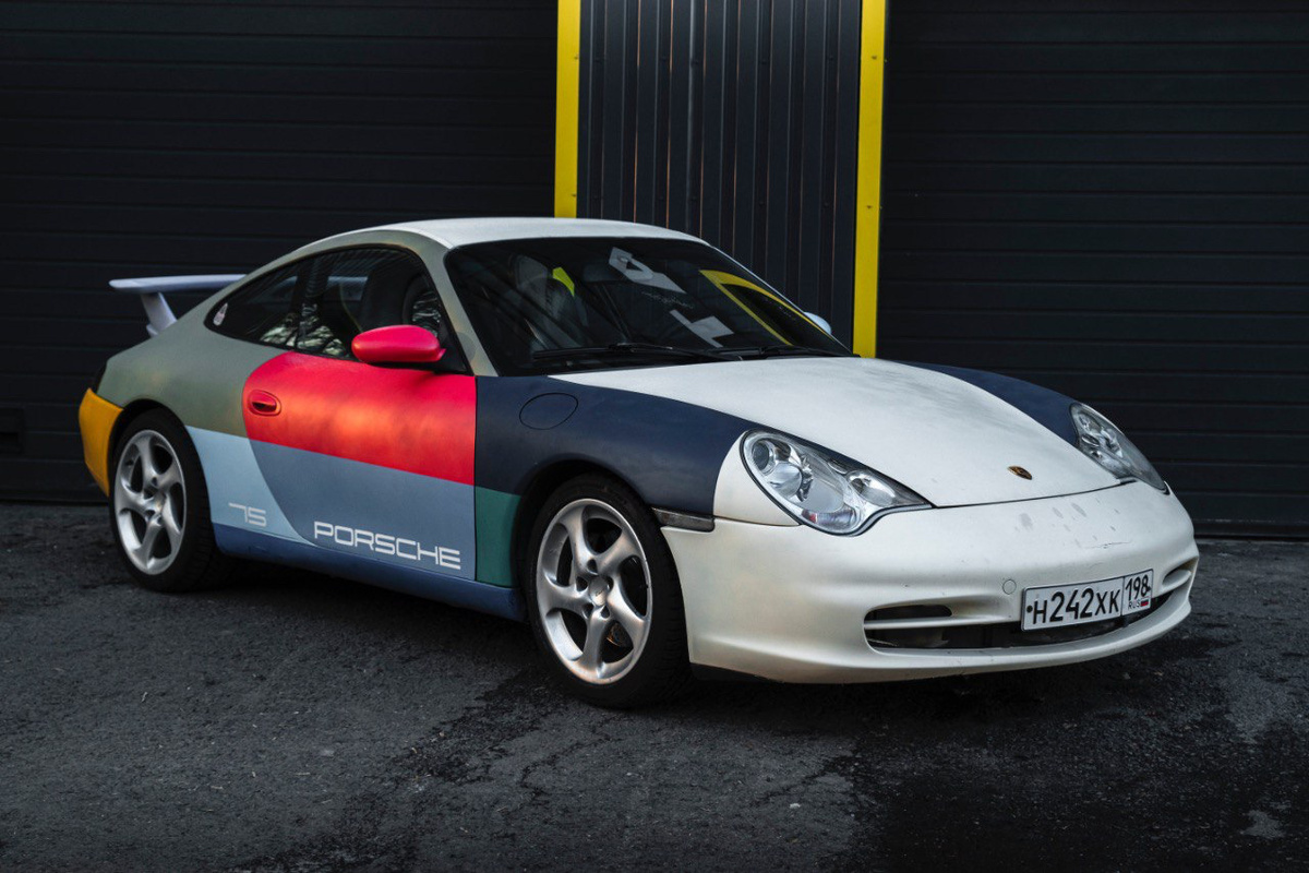 Автомобиль арлекино напоминает, но явно не спортивное купе