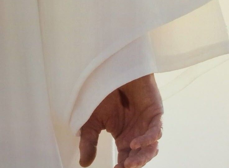 Рука сквозь прутья вашего ада