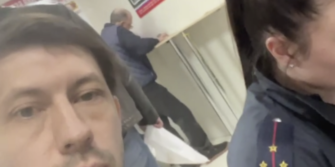 Месть за попытку организовать митинг против блокировки Telegram? В Иркутске сотрудники ДПС устроили облаву на главу реготделения «Яблока»