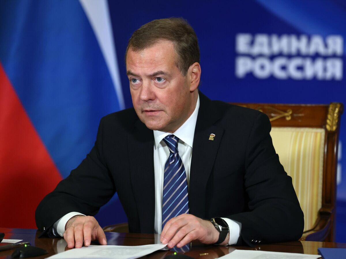    Заместитель председателя Совета безопасности РФ Дмитрий Медведев проводит заседание Организационного комитета Форума сторонников борьбы с современными практиками неоколониализма | © РИА Новости / Екатерина Штукина