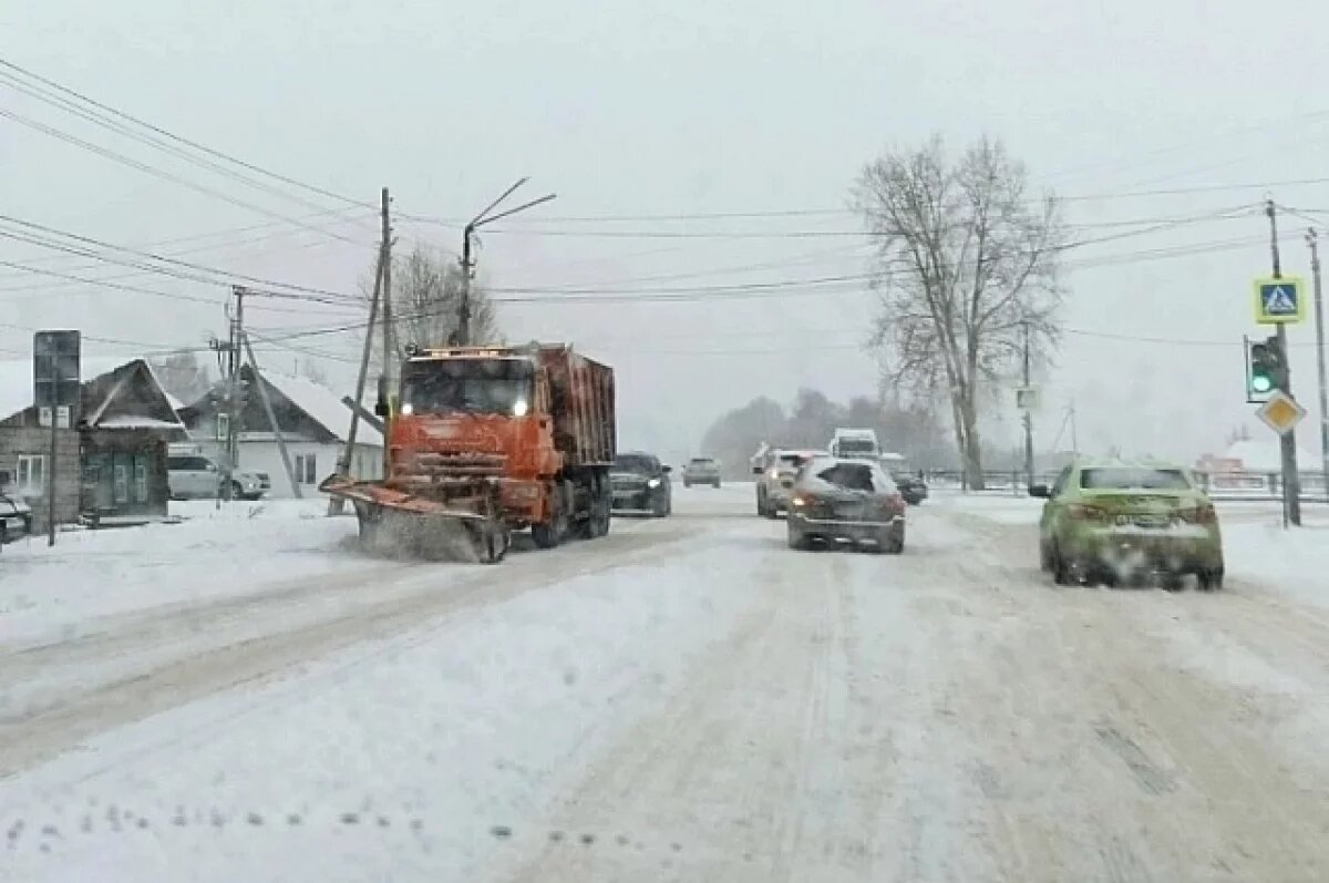    На Среднем Урале на расчистку дорог от снега вывели 250 единиц техники