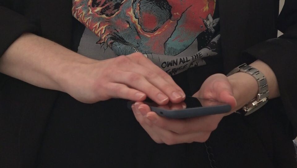    Дистанционное мошенничество. Телефон.. Источник: телеканал "Толк"