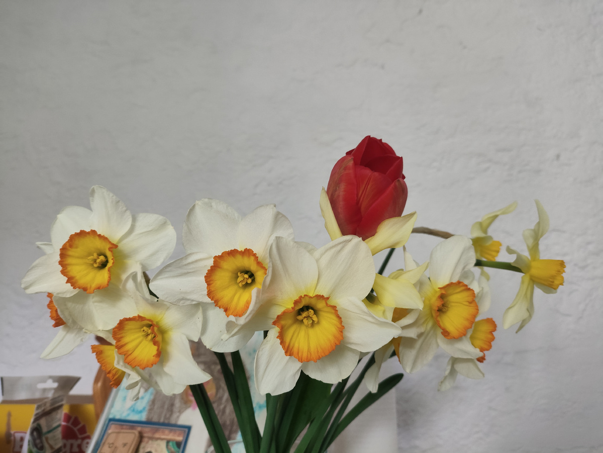 Пока еще бокальчиком...