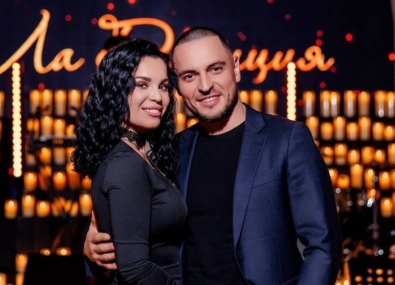     Юлия Салибекова с избранником Константином