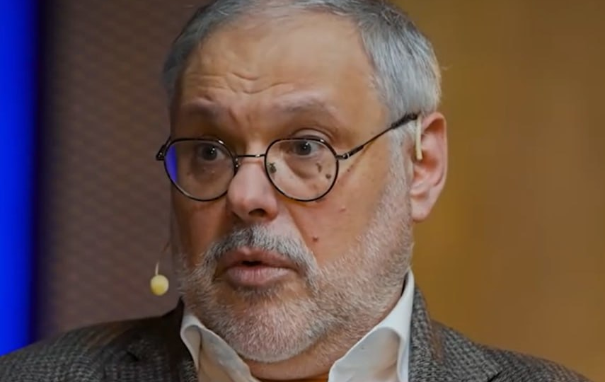 «Мы — высшее сословие, а вы крепостные»: Хазин раскрыл, зачем российские чиновники копят миллиарды на счетах