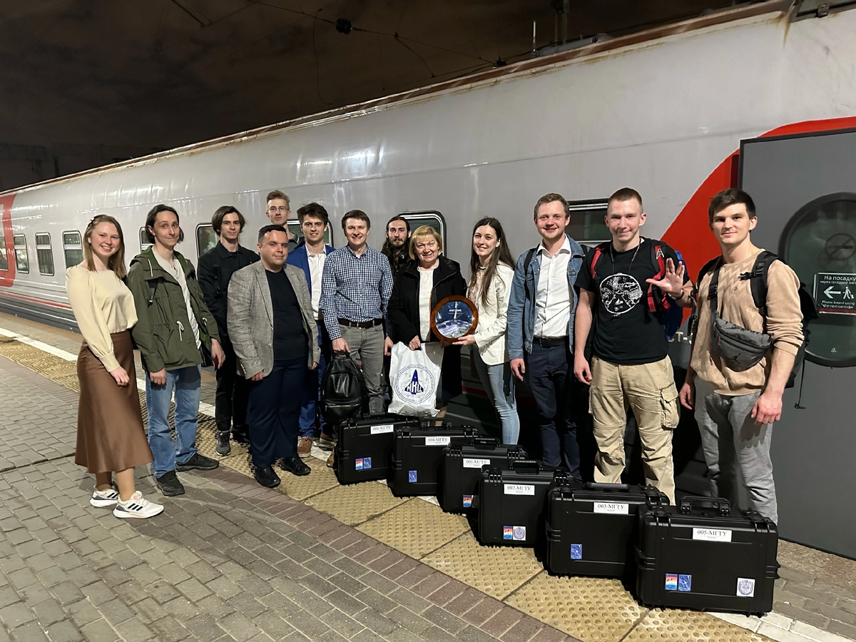 Отправка космических аппаратов «Хорс» №1, №2 на космодром «Восточный» 