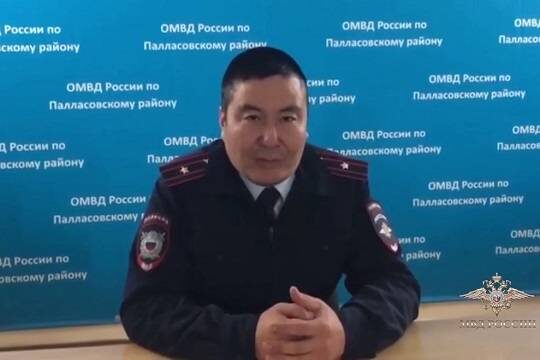    Колокольцев наградил полицейского из Волгоградской области за спасение людей из снежного плена (фото: Пресс-центр МВД России)