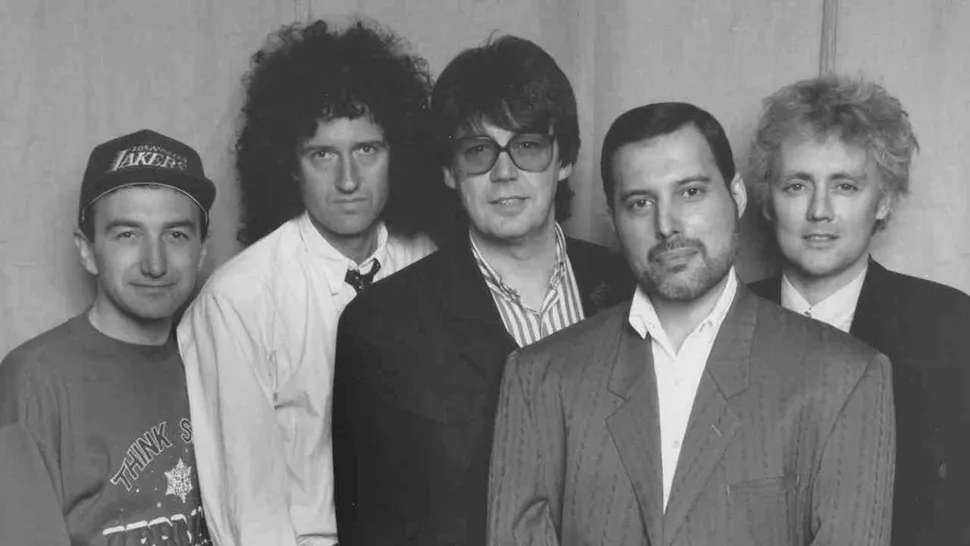 Queen с диджеем Майком Ридом на церемонии вручения премии Brit Awards 1989 (Фото: Тим Рони/Radio Times/Getty Images)