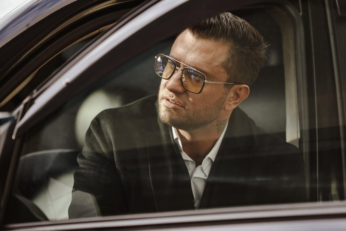 Павел Прилучный в сериале «Жизнь по вызову». Фото: кадр из сериала