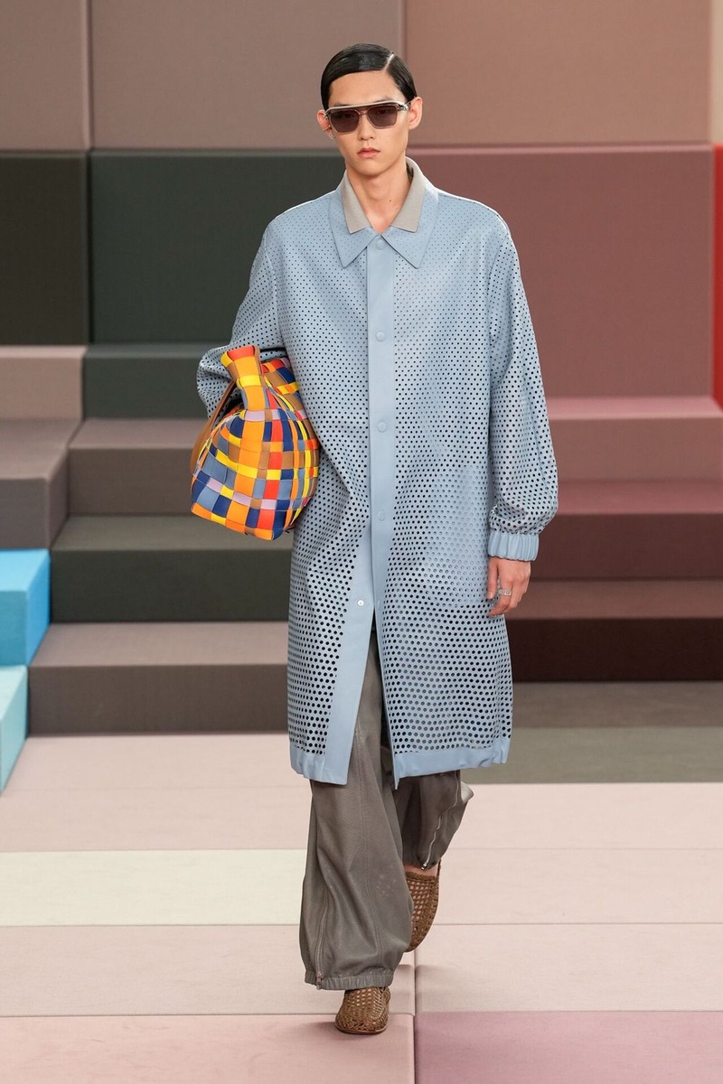 листайте галерею голубых образов