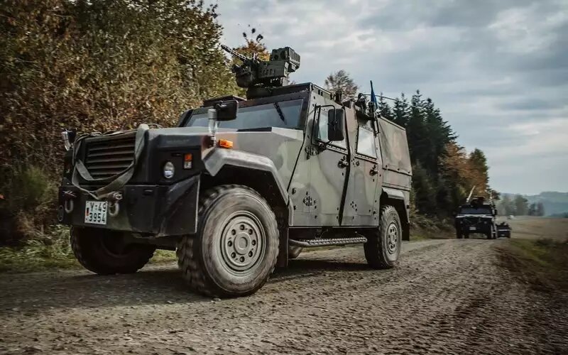 Бронеавтомобиль Eagle IV с немецким легким модулем FLW-100 и пулеметом MG-3.📷
