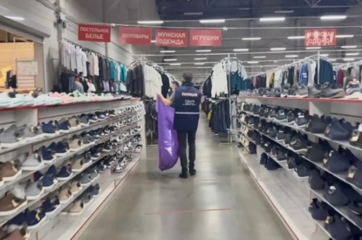    В Брянске полиция уличила трех мигрантов в торговле контрафактом