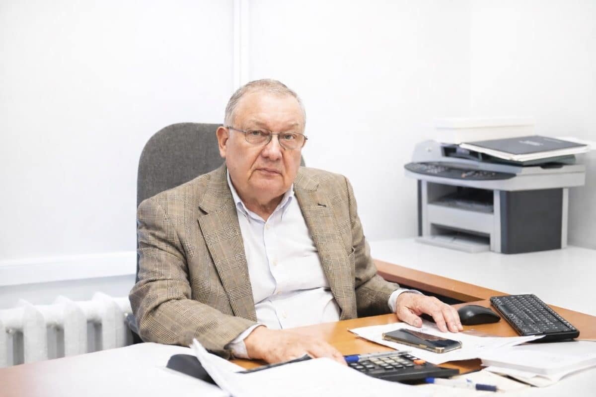    Игорь Блинков — доктор технических наук, руководитель научной школы НИТУ МИСИС «Покрытия и поверхностное модифицирование материалов». За разработки материалов для аэрокосмической отрасли награжден медалью академика М.В. Келдыша Федерации космонавтики России / © Пресс-служба НИТУ МИСИС