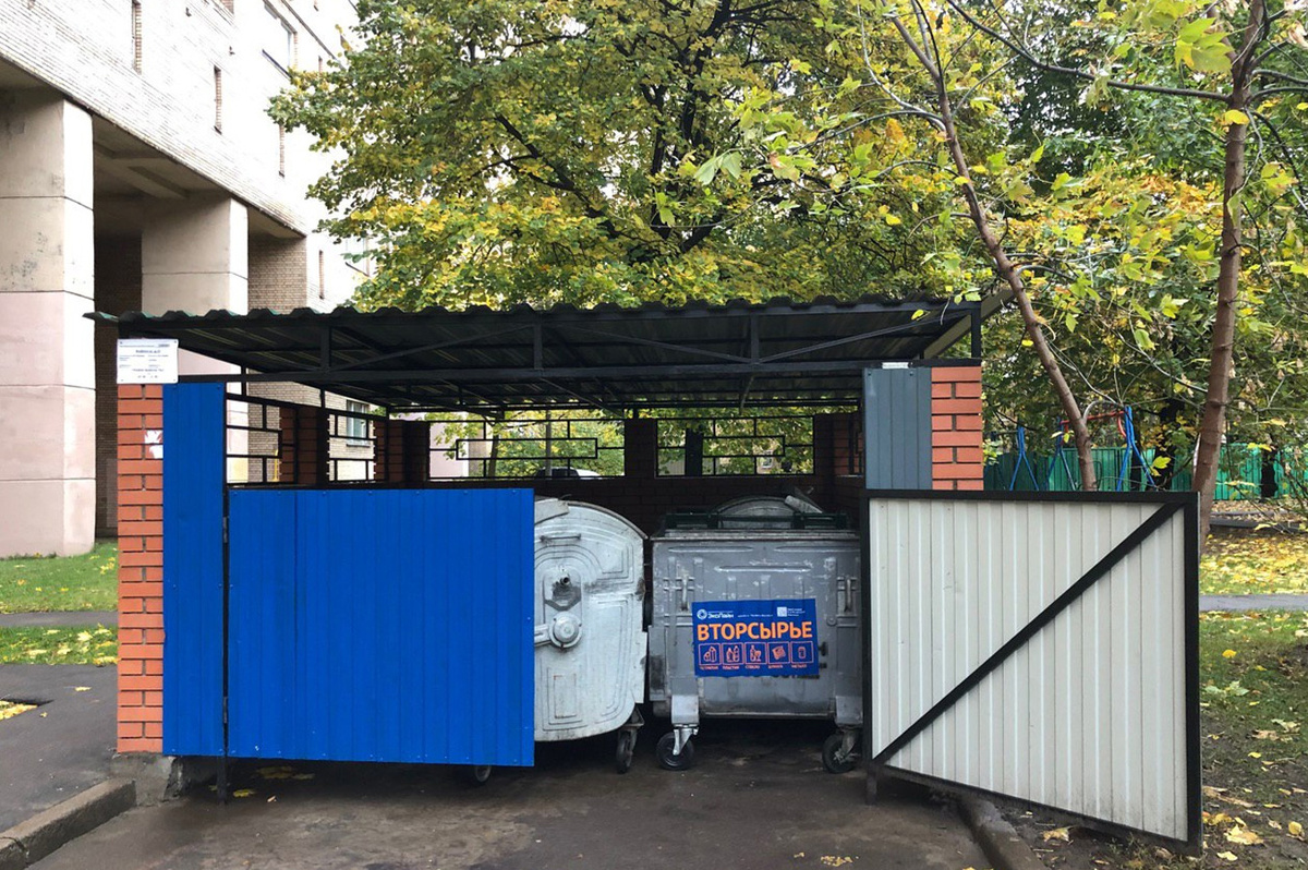 Смешанные отходы и вторсырьё собирают в контейнеры, которые мало отличаются как снаружи, так и по содержимому