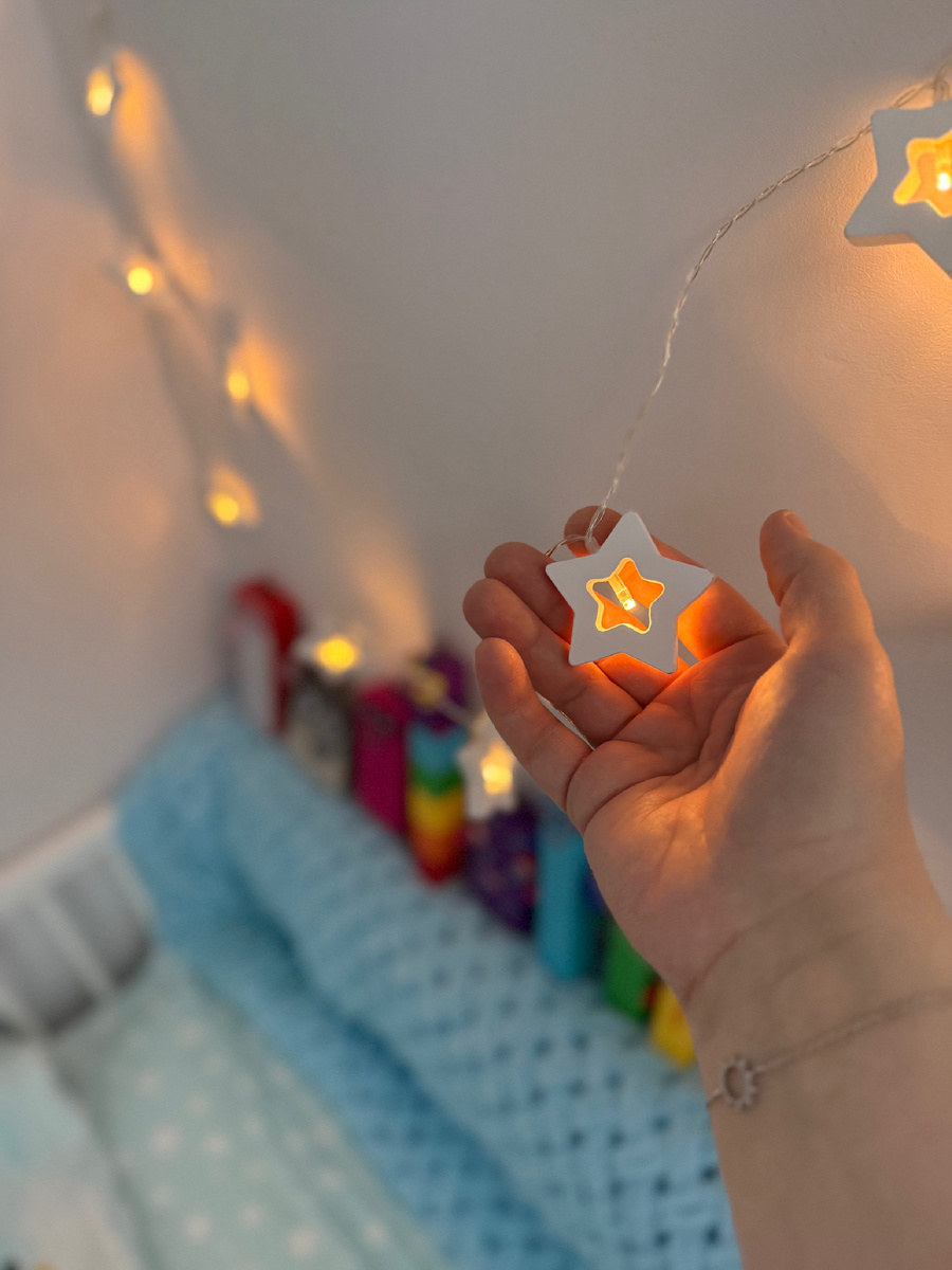 Свет, который мы зажигаем детям перед сном, остается с ними не на всю ночь…. он остается с ними на всю жизнь♥️…..