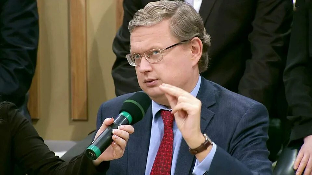 По мнению Михаил Делягин, политика регулятора воспринимается как чрезмерно жёсткая